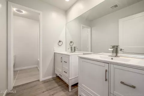 Bath - 412 E Utopia Rd, Phoenix, AZ 85024 photo 4 of 4