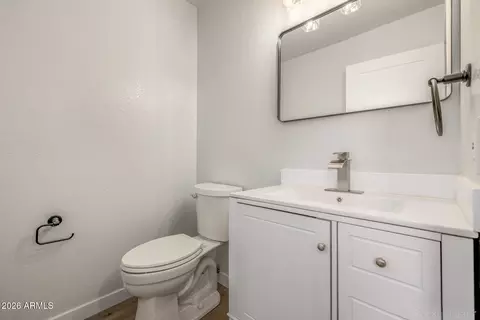Bath - 412 E Utopia Rd, Phoenix, AZ 85024 photo 1 of 4