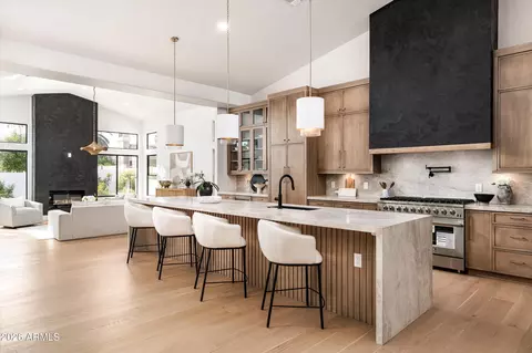 10228 N 55th Pl, Paradise Valley, AZ 85253