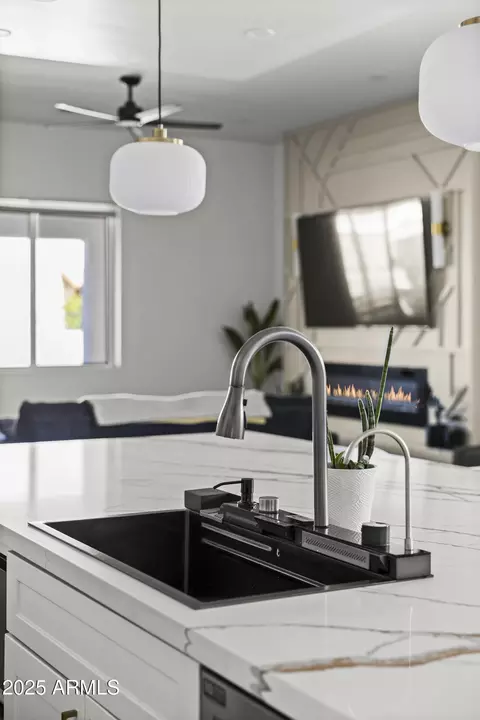 Kitchen - 1211 E Hayward Ave, Phoenix, AZ 85020 photo 12 of 19