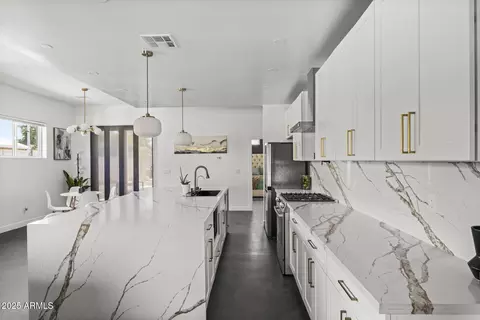 Kitchen - 1211 E Hayward Ave, Phoenix, AZ 85020 photo 5 of 19