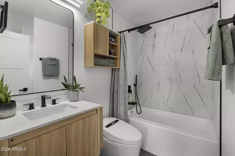 Bath - 1211 E Hayward Ave, Phoenix, AZ 85020 photo 7 of 8