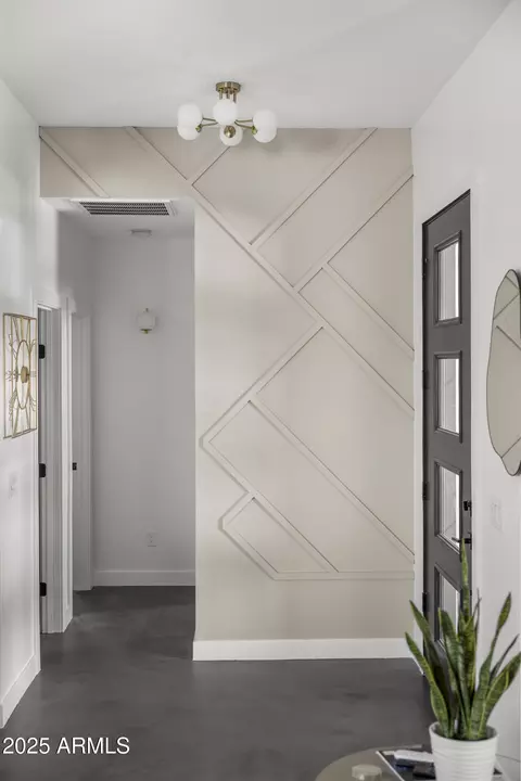 Entry Way - 1211 E Hayward Ave, Phoenix, AZ 85020 photo 3 of 5