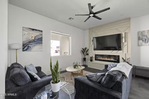 Living - 1211 E Hayward Ave, Phoenix, AZ 85020 photo 1 of 8