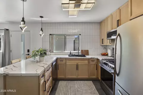 Kitchen - 1211 E Hayward Ave, Phoenix, AZ 85020 photo 14 of 19