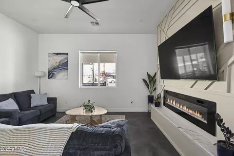 Living - 1211 E Hayward Ave, Phoenix, AZ 85020 photo 2 of 8