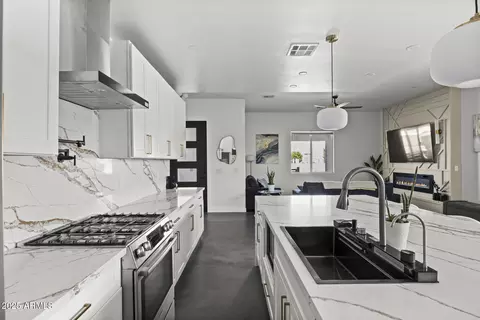 Kitchen - 1211 E Hayward Ave, Phoenix, AZ 85020 photo 9 of 19