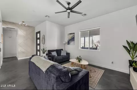 Entry Way - 1211 E Hayward Ave, Phoenix, AZ 85020 photo 1 of 5