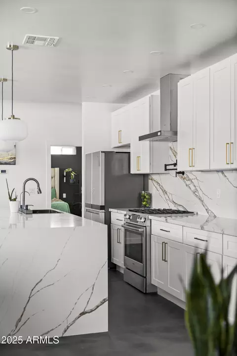 Kitchen - 1211 E Hayward Ave, Phoenix, AZ 85020 photo 11 of 19