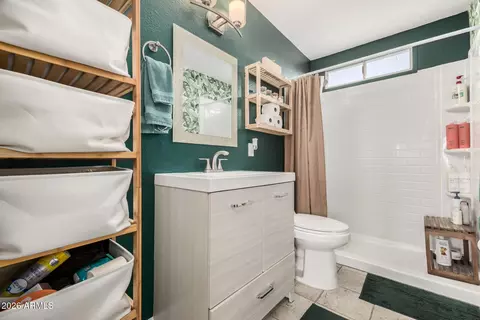 Bath - 3429 Everett Dr, Phoenix, AZ 85032 photo 1 of 2