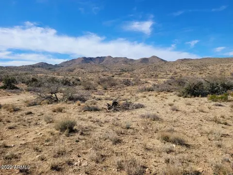44 W Traveler Way # B, Congress, AZ 85332