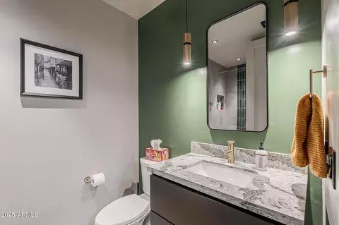 Bath - 2211 E Camelback Rd #605, Phoenix, AZ 85016 photo 4 of 5