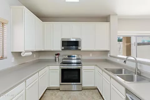 9498 N 82nd Gln, Peoria, AZ 85345