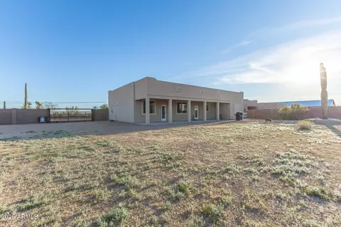 Exterior - 304 E Mckellips Blvd, Apache Junction, AZ 85119 photo 7 of 18