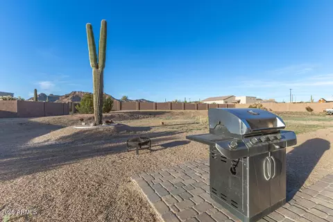 Exterior - 304 E Mckellips Blvd, Apache Junction, AZ 85119 photo 10 of 18