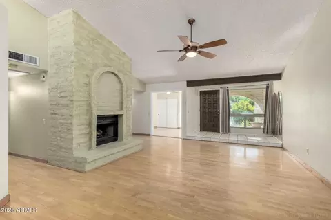 Living - 3004 W Phelps Rd, Phoenix, AZ 85053 photo 4 of 4