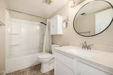 Bath - 3004 W Phelps Rd, Phoenix, AZ 85053 photo 3 of 3