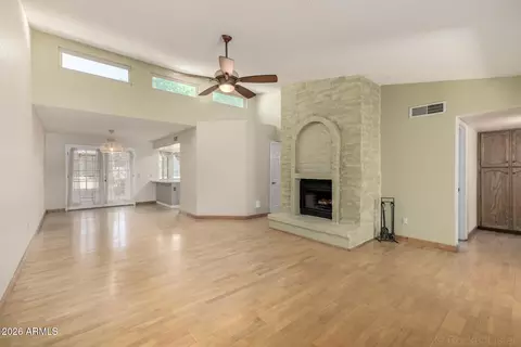 Living - 3004 W Phelps Rd, Phoenix, AZ 85053 photo 1 of 4
