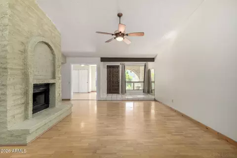 Living - 3004 W Phelps Rd, Phoenix, AZ 85053 photo 3 of 4