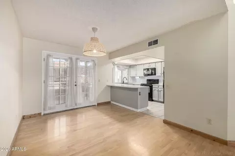 Dining - 3004 W Phelps Rd, Phoenix, AZ 85053 photo 1 of 1