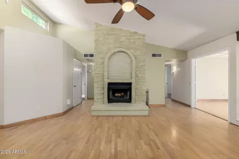 Living - 3004 W Phelps Rd, Phoenix, AZ 85053 photo 2 of 4