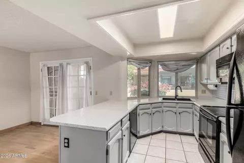 Kitchen - 3004 W Phelps Rd, Phoenix, AZ 85053 photo 3 of 3