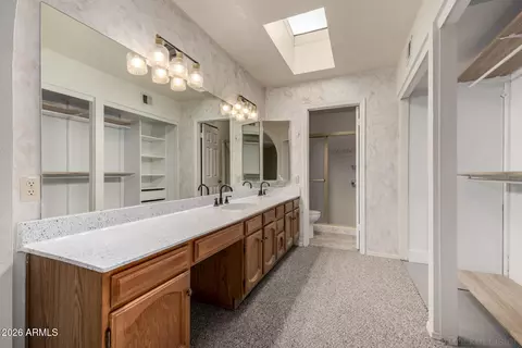 Bath - 3004 W Phelps Rd, Phoenix, AZ 85053 photo 1 of 3
