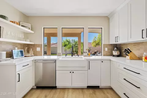 4037 E Pinto Ln, Phoenix, AZ 85050 photo 8