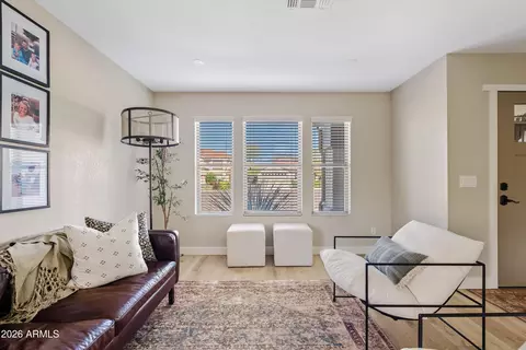 4037 E Pinto Ln, Phoenix, AZ 85050 photo 3