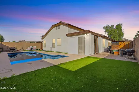 Exterior - 8109 W Globe Ave, Phoenix, AZ 85043 photo 2 of 5