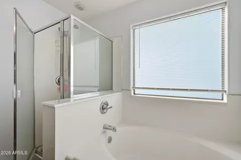 Bath - 8109 W Globe Ave, Phoenix, AZ 85043 photo 2 of 3