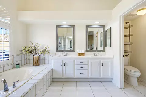 Bath - 2630 E Silverwood Dr, Phoenix, AZ 85048 photo 4 of 10