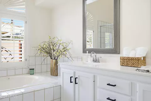 Bath - 2630 E Silverwood Dr, Phoenix, AZ 85048 photo 2 of 10