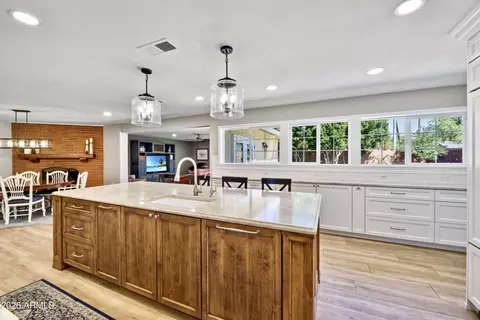 Kitchen - 7823 N 7th Pl, Phoenix, AZ 85020 photo 4 of 7