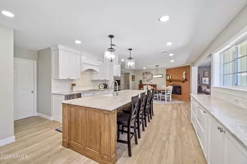 Kitchen - 7823 N 7th Pl, Phoenix, AZ 85020 photo 7 of 7