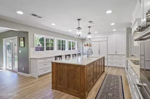 Kitchen - 7823 N 7th Pl, Phoenix, AZ 85020 photo 2 of 7