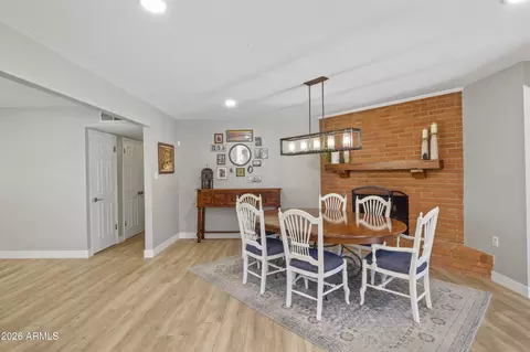 Dining - 7823 N 7th Pl, Phoenix, AZ 85020 photo 2 of 3