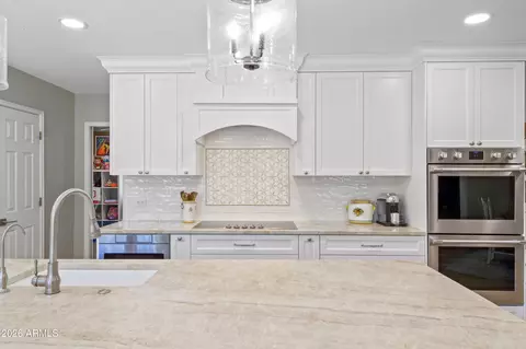 Kitchen - 7823 N 7th Pl, Phoenix, AZ 85020 photo 5 of 7