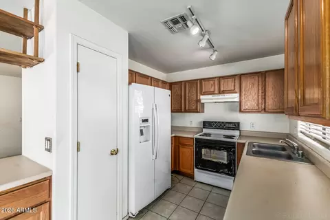 Kitchen - 2026 W Townley Ave, Phoenix, AZ 85021 photo 3 of 4