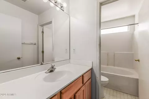 Bath - 2026 W Townley Ave, Phoenix, AZ 85021 photo 1 of 3