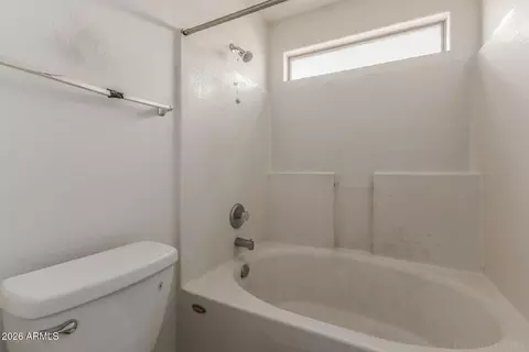 Bath - 2026 W Townley Ave, Phoenix, AZ 85021 photo 2 of 3