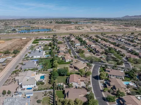 View/Area - 2614 E Carob Dr, Gilbert, AZ 85298 photo 9 of 14