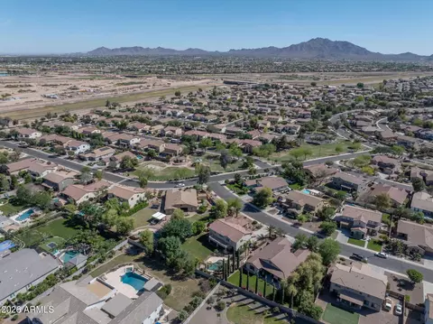 View/Area - 2614 E Carob Dr, Gilbert, AZ 85298 photo 11 of 14