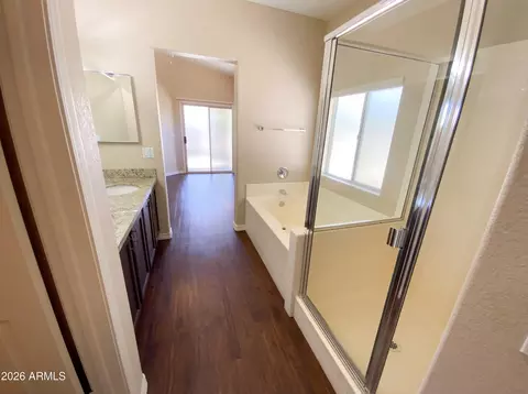Bath - 3938 W Hackamore Dr, Phoenix, AZ 85083 photo 2 of 3