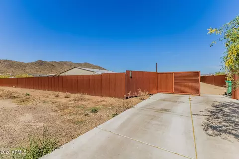 42605 N 6th Ave, New River, AZ 85087