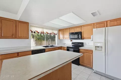 Kitchen - 16802 N 34th Dr, Phoenix, AZ 85053 photo 2 of 5