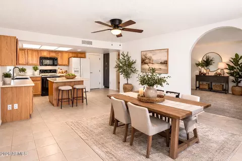 Dining - 16802 N 34th Dr, Phoenix, AZ 85053 photo 1 of 1