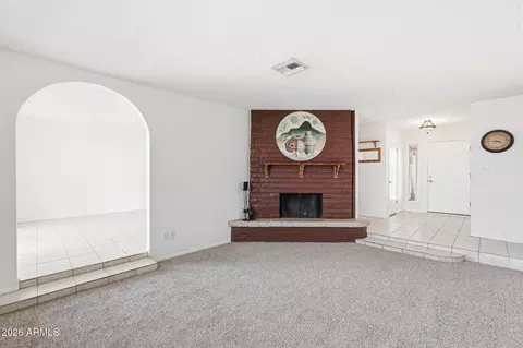 Living - 16802 N 34th Dr, Phoenix, AZ 85053 photo 2 of 6