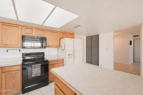 Kitchen - 16802 N 34th Dr, Phoenix, AZ 85053 photo 3 of 5