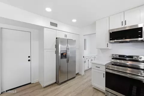 Kitchen - 2521 E Inca St, Mesa, AZ 85213 photo 3 of 6